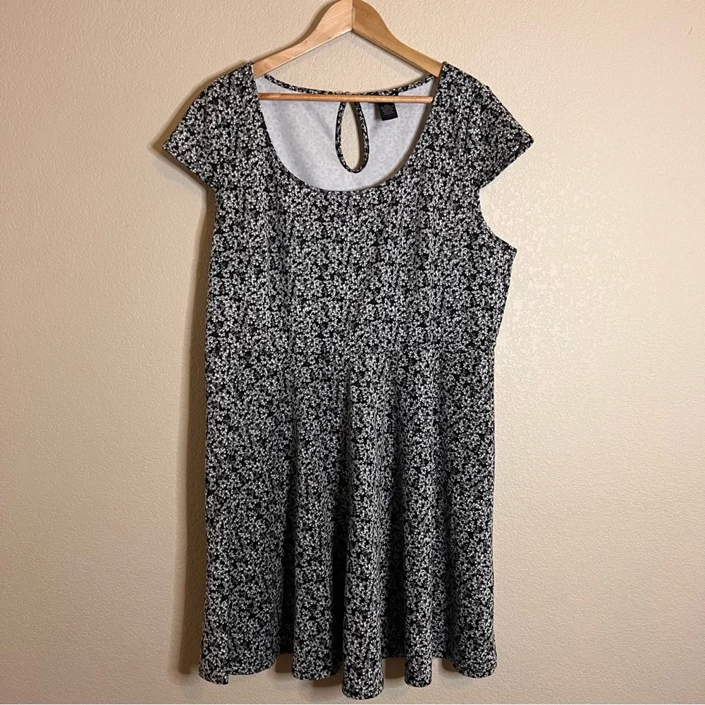Hot Topic Skater Dress Cap Sleeves Size 3X - Picture 2 of 9